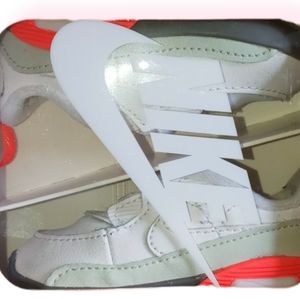 Size 3 Nike max crib 90